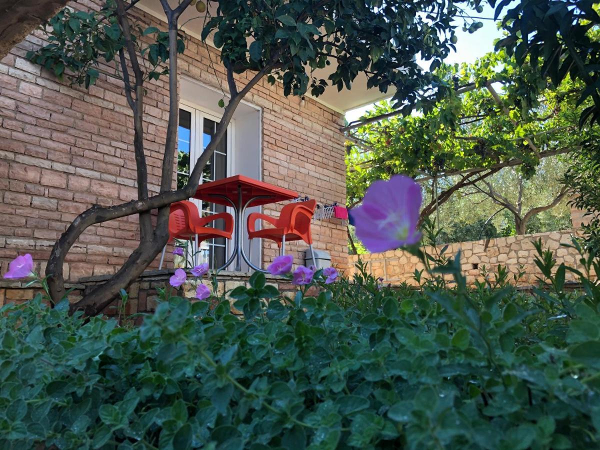Studios&Apartment Niko Luka Ksamil Exterior foto
